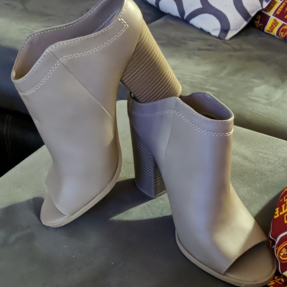 Dv  backless block heel 9-1/2